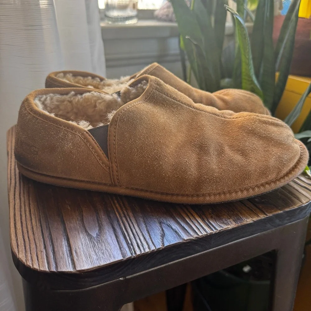 UGG Australia Romeo 5112 Mens Suede Sheepskin Slippers Chestnut Brown Size 11‎